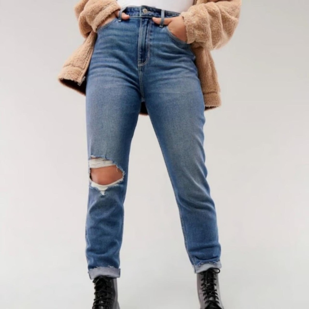 Hollister Ultra High-Rise Mom Jeans Medium Wash‎ Distressed W26 L29 3L
